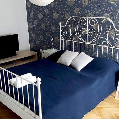 Eozin Apartman Pécs Exteriör bild