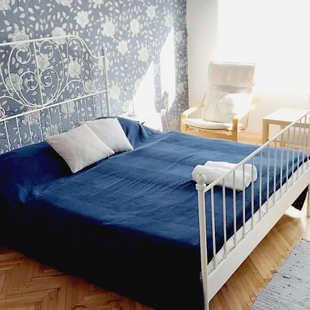 Eozin Apartman Pécs Exteriör bild