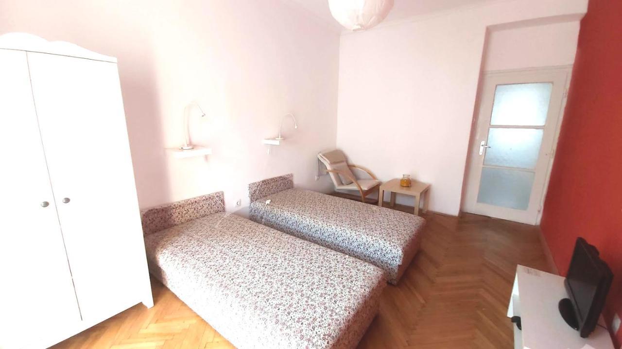 Eozin Apartman Pécs Exteriör bild