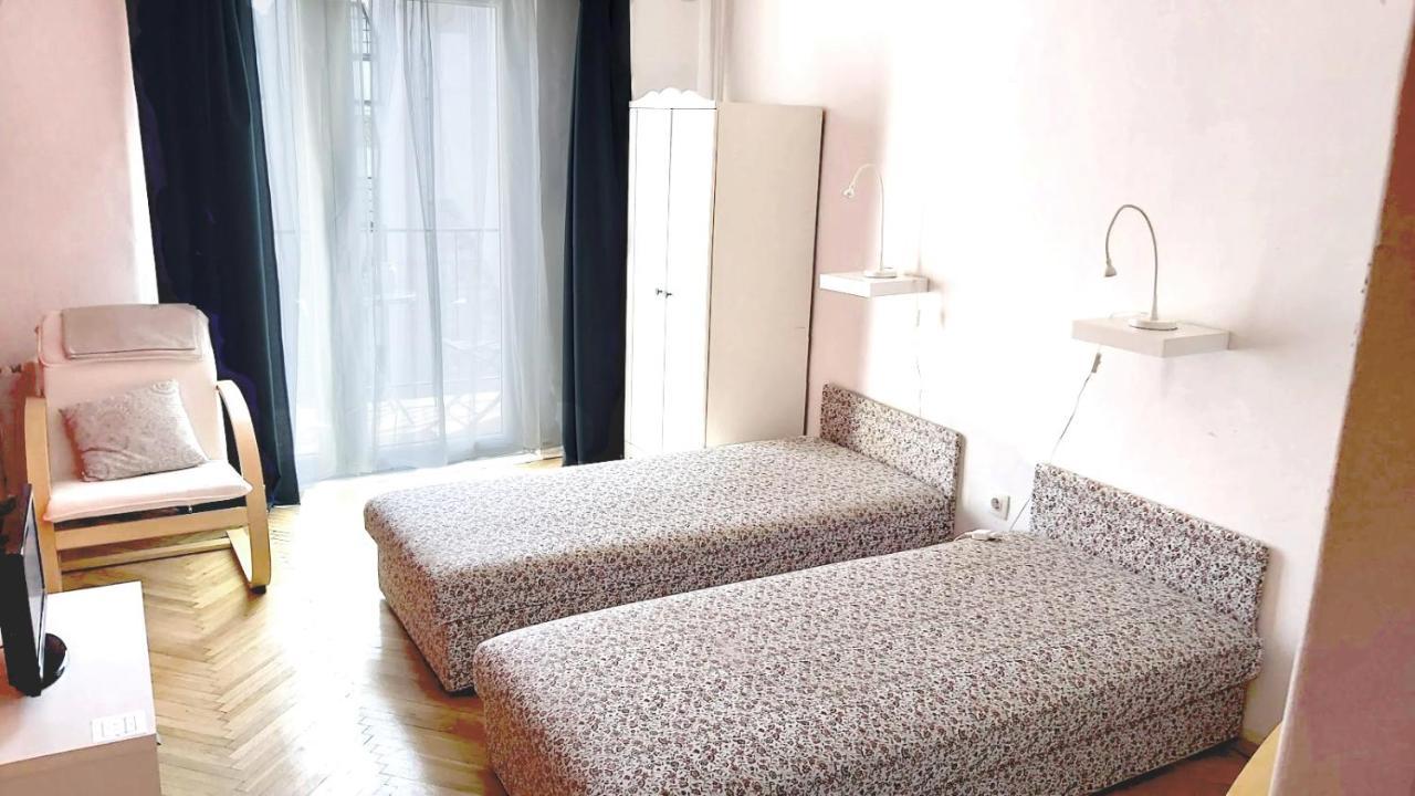 Eozin Apartman Pécs Exteriör bild