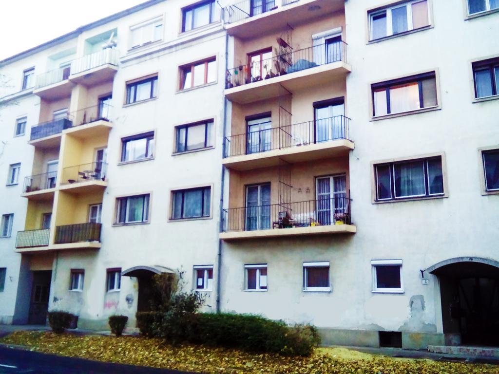 Eozin Apartman Pécs Exteriör bild
